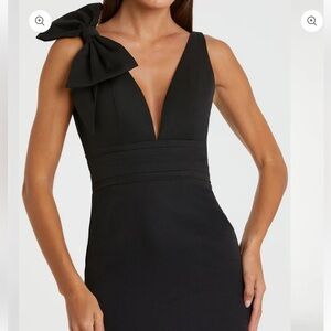 MacDuggal Black Sleeveless V Neck Bow Detail Mermaid Gown